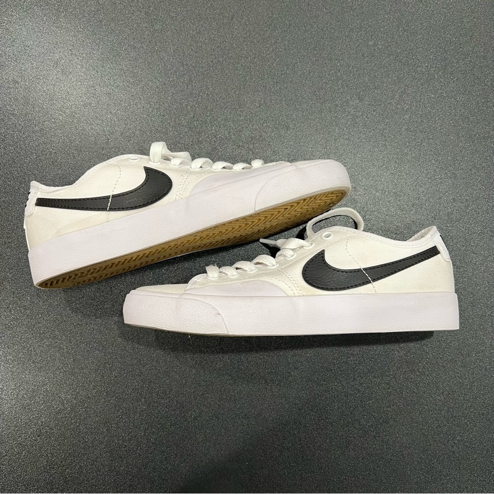 Nike SB BLZR Court size 4